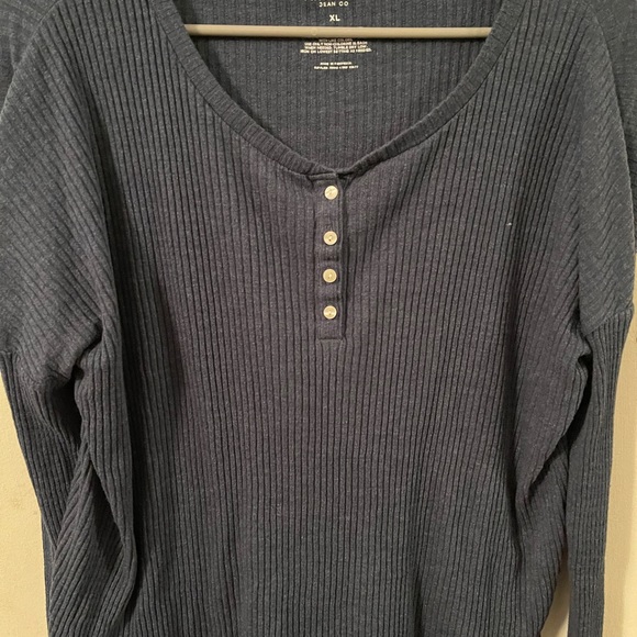 Blue along Sleeve - Picture 3 of 3